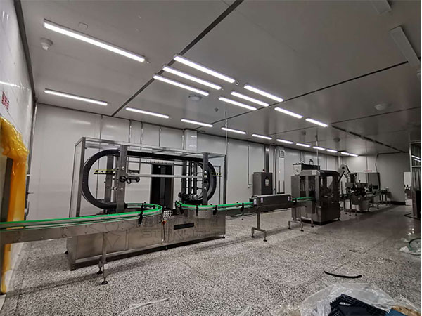 大型洗瓶灌装旋盖机生产线客户案例实拍图